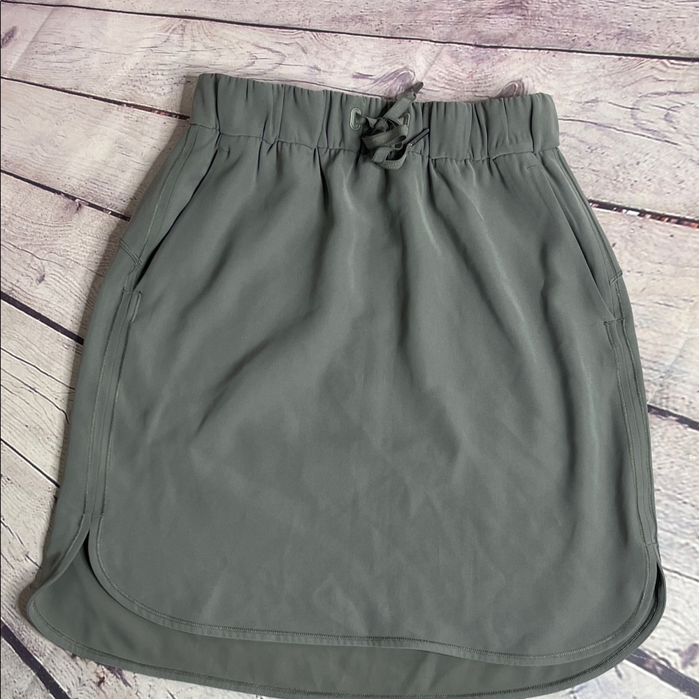 Lululemon On the Fly Woven skirt